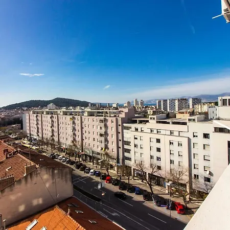 Deluxe Miro Апартаменти
