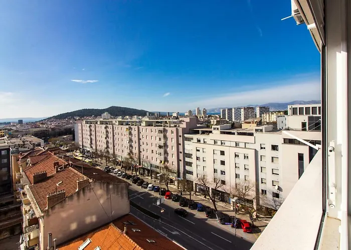 Deluxe Miro 아파트