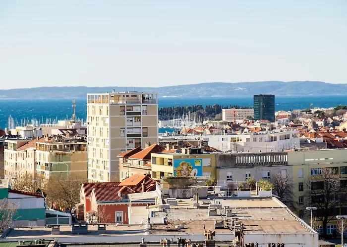 Deluxe Miro 아파트